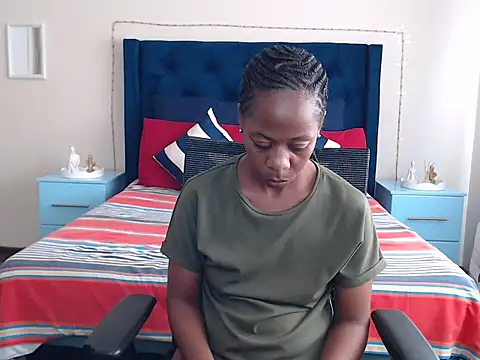 Snapshot of QUEENMANDYY chatting on 03-26-26, 05:46 QUEENMANDYY online show from 03-26-26, 05:46