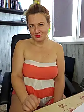 Marushka online show from 10-19-25, 01:23