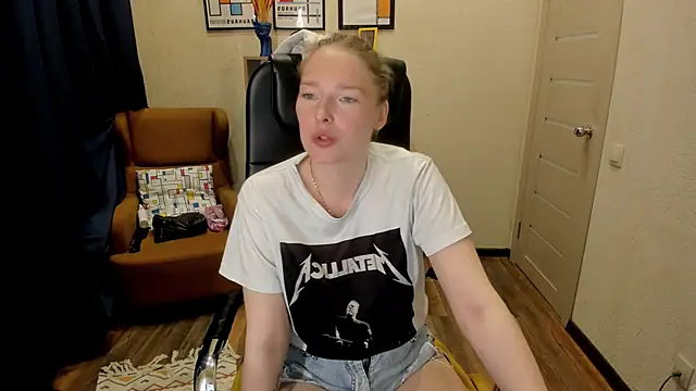  fiona Love online show from 05-13-26, 08:06