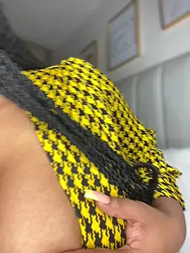 Hyra Ari online show from 12-21-25, 02:02