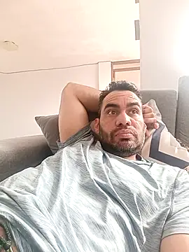 Snapshot of javiermarval83 chatting on 02-19-26, 04:03 javiermarval83 online show from 02-19-26, 04:03