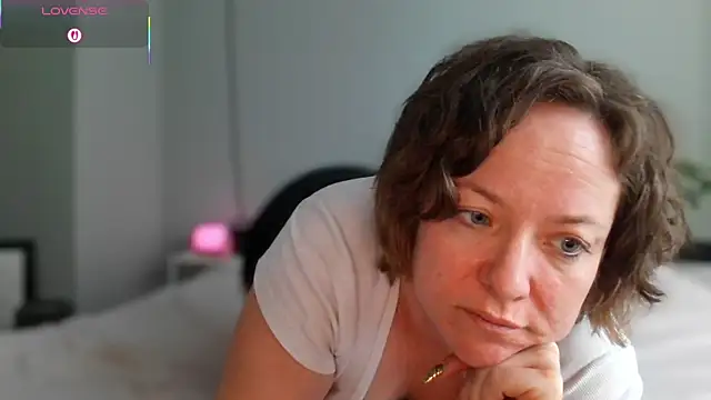 julimonroe online show from 05-06-26, 03:06