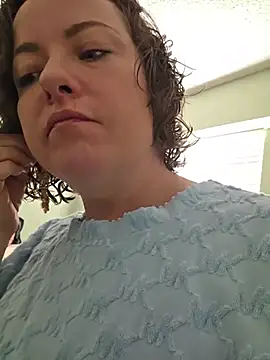 julimonroe online show from 06-18-26, 04:00