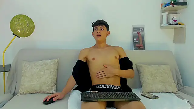 Snapshot of logan_thomas chatting on 12-21-25, 08:05 logan thomas online show from 12-21-25, 08:05