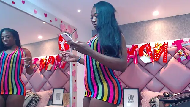 Snapshot of DanielaDuff chatting on 10-11-25, 07:56 DanielaDuff online show from 10-11-25, 07:56