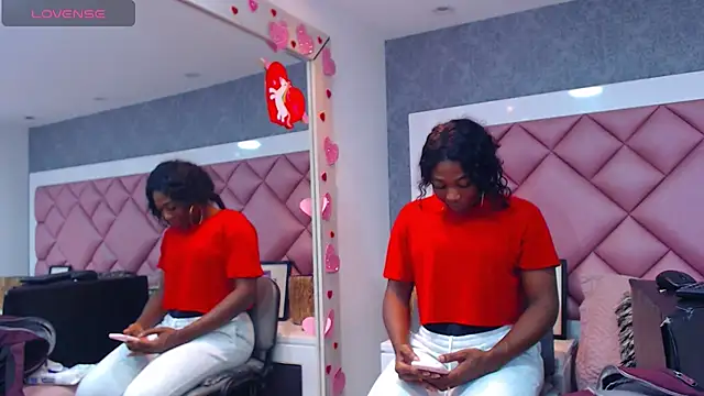 Snapshot of DanielaDuff chatting on 10-25-25, 07:41 DanielaDuff online show from 10-25-25, 07:41