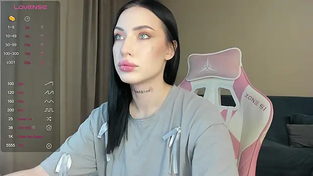 JenniferQueen11 online show from 12-18-24, 02:06