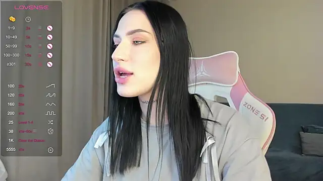 JenniferQueen11 online show from 12-18-24, 07:19