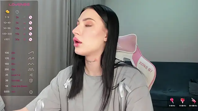 JenniferQueen11 online show from 12-18-24, 10:46