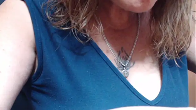 Snapshot of Hellensextits chatting on 02-02-25, 05:04 Hellensextits online show from 02-02-25, 05:04