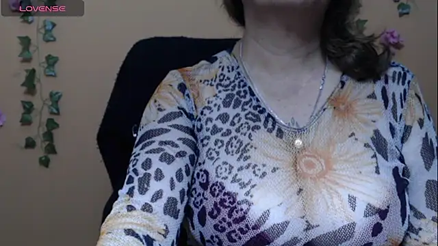 Snapshot of Hellensextits chatting on 03-16-25, 09:27 Hellensextits online show from 03-16-25, 09:27