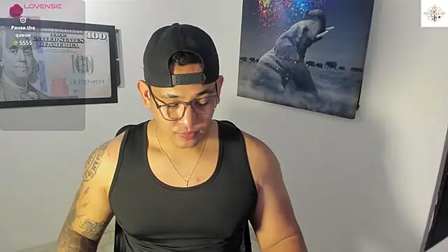 Snapshot of Colton_Massif chatting on 10-30-25, 03:41 Colton Massif online show from 10-30-25, 03:41