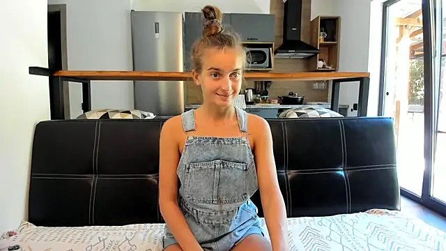 Snapshot of ElizSweet chatting on 10-01-25, 09:59 ElizSweet online show from 10-01-25, 09:59