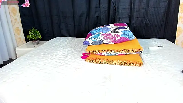 Snapshot of DENISE_WOLFE chatting on 03-19-25, 06:44 DENISE WOLFE online show from 03-19-25, 06:44
