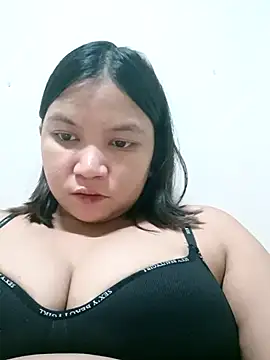 Snapshot of milkytitsmom4u chatting on 09-17-25, 02:30 milkytitsmom4u online show from 09-17-25, 02:30