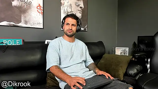 Snapshot of Davevilboy chatting on 12-02-24, 01:57 Davevilboy online show from 12-02-24, 01:57