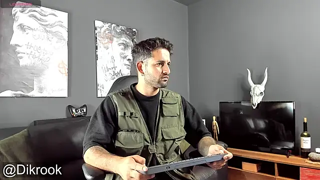 Snapshot of Davevilboy chatting on 01-13-25, 09:19 Davevilboy online show from 01-13-25, 09:19