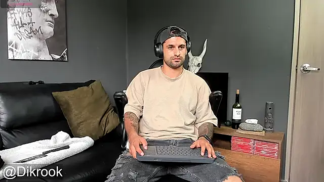 Snapshot of Davevilboy chatting on 02-04-25, 03:26 Davevilboy online show from 02-04-25, 03:26