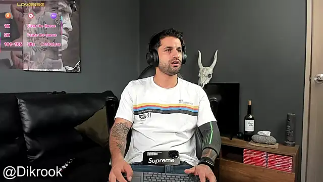 Snapshot of Davevilboy chatting on 02-05-25, 12:17 Davevilboy online show from 02-05-25, 12:17
