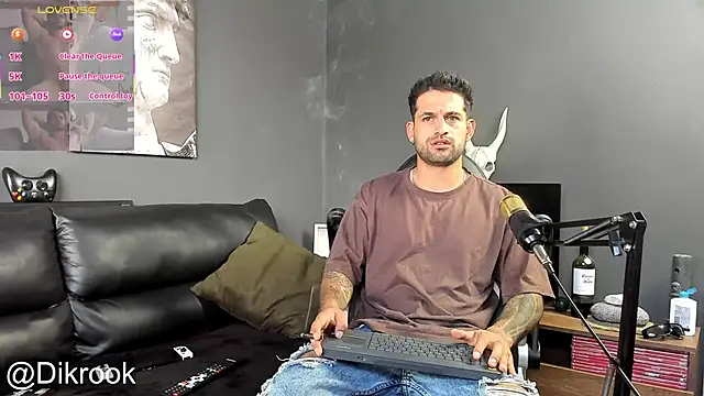 Snapshot of Davevilboy chatting on 02-06-25, 12:05 Davevilboy online show from 02-06-25, 12:05