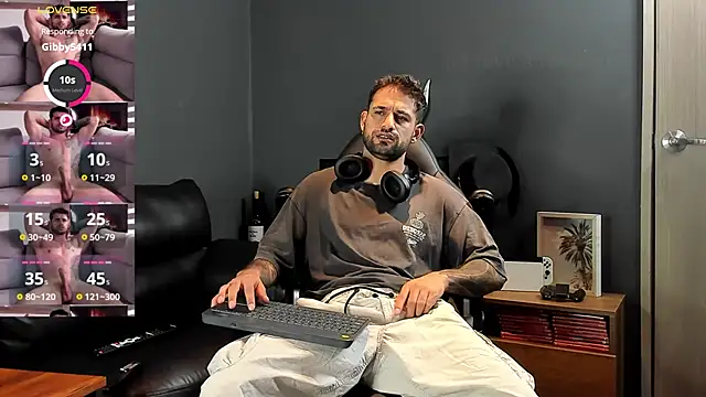 Snapshot of Davevilboy chatting on 03-13-25, 12:13 Davevilboy online show from 03-13-25, 12:13
