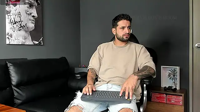 Snapshot of Davevilboy chatting on 03-18-25, 12:14 Davevilboy online show from 03-18-25, 12:14