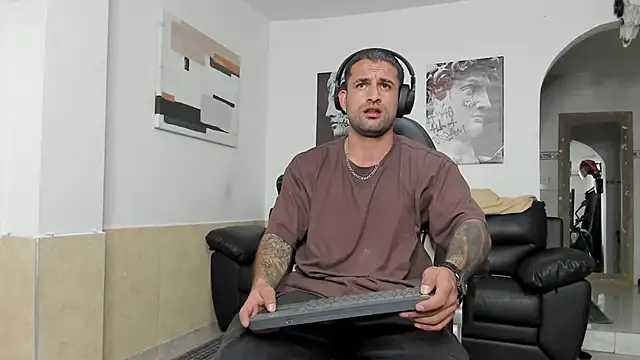 Snapshot of Davevilboy chatting on 09-10-25, 12:38 Davevilboy online show from 09-10-25, 12:38