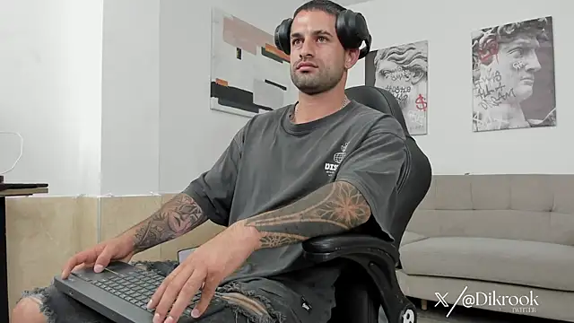 Snapshot of Davevilboy chatting on 09-19-25, 12:50 Davevilboy online show from 09-19-25, 12:50