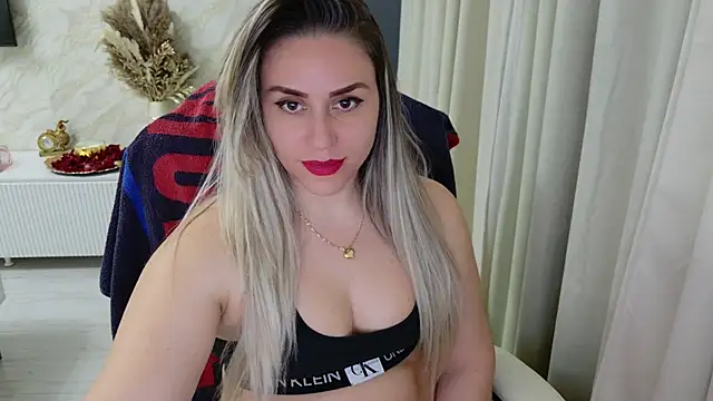 Snapshot of Annyfit4you chatting on 02-27-25, 08:20 Annyfit4you online show from 02-27-25, 08:20