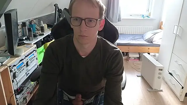 sexmenlion online show from 04-19-26, 05:56