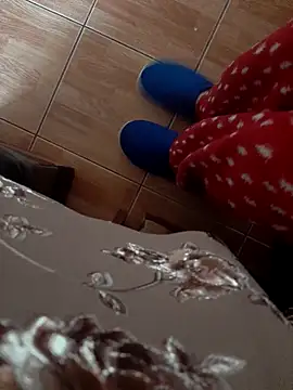 Snapshot of feet_toes chatting on 10-10-25, 04:44 feet toes online show from 10-10-25, 04:44