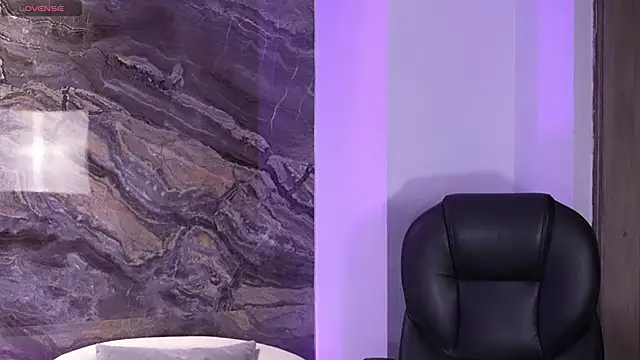 Snapshot of MadelineFox chatting on 09-30-25, 09:47 MadelineFox online show from 09-30-25, 09:47