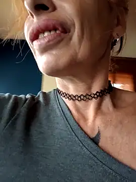 FrozenWaffle online show from 09-21-25, 03:13