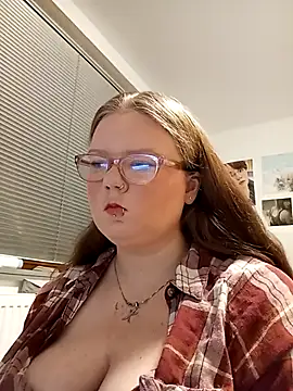 Snapshot of Merle18 chatting on 10-16-25, 05:47 Merle18 online show from 10-16-25, 05:47