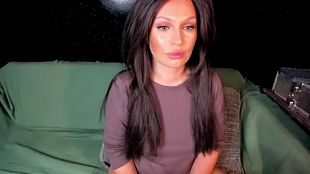 Snapshot of LondonBadGirl chatting on 03-17-25, 12:19 LondonBadGirl online show from 03-17-25, 12:19