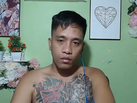 Snapshot of Thyler08 chatting on 12-14-25, 07:36 Thyler08 online show from 12-14-25, 07:36