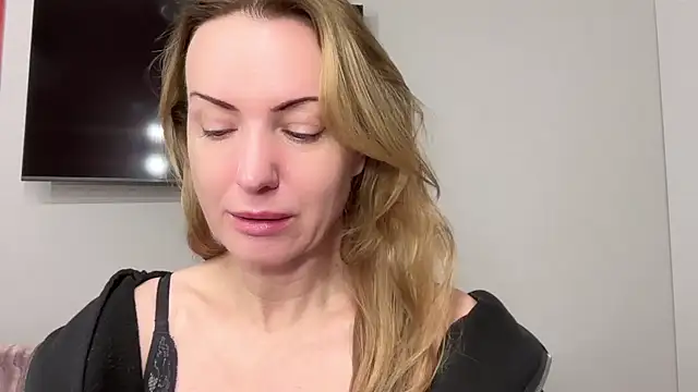 RachellAmazing online show from 02-15-25, 06:12