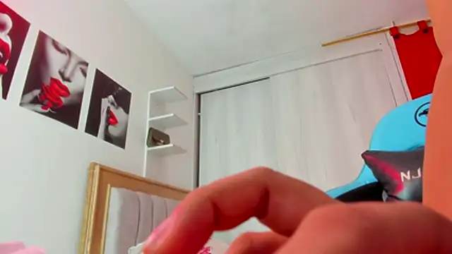 Lunastar02 online show from 11-21-25, 02:05