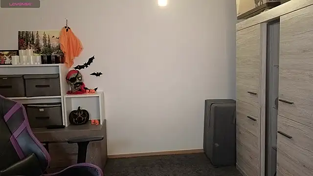 TinniAngel online show from 10-11-25, 05:33