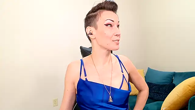 EveEnigma online show from 02-05-25, 01:54