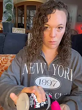 Snapshot of AuroraSummers chatting on 10-22-25, 02:28 AuroraSummers online show from 10-22-25, 02:28