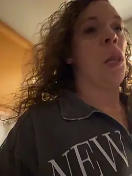 Snapshot of AuroraSummers chatting on 10-24-25, 12:30 AuroraSummers online show from 10-24-25, 12:30