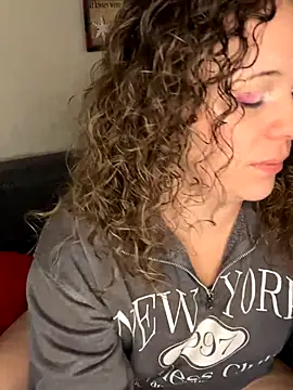 AuroraSummers online show from 12-17-25, 03:51