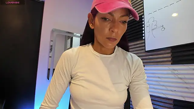 HannaPetit online show from 05-08-26, 07:08