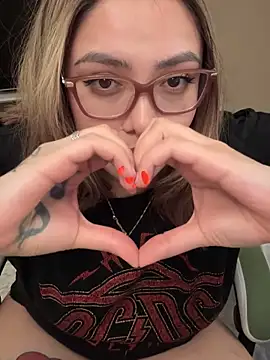 Snapshot of nativepumpkin95 chatting on 12-31-24, 05:00 nativepumpkin95 online show from 12-31-24, 05:00