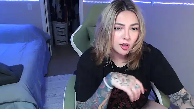 Snapshot of nativepumpkin95 chatting on 01-27-25, 12:43 nativepumpkin95 online show from 01-27-25, 12:43