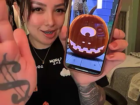 Snapshot of nativepumpkin95 chatting on 10-15-25, 02:01 nativepumpkin95 online show from 10-15-25, 02:01