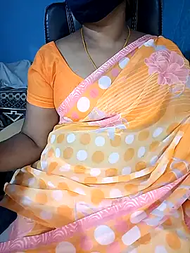 Snapshot of Tamil-hotwife chatting on 01-10-25, 10:39 Tamil-hotwife online show from 01-10-25, 10:39