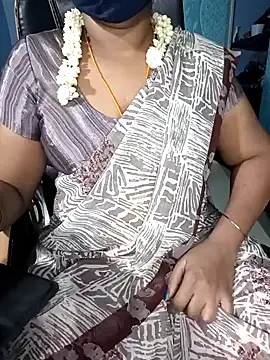 Snapshot of Tamil-hotwife chatting on 01-10-25, 04:20 Tamil-hotwife online show from 01-10-25, 04:20