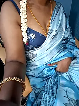 Snapshot of Tamil-hotwife chatting on 01-18-25, 08:30 Tamil-hotwife online show from 01-18-25, 08:30